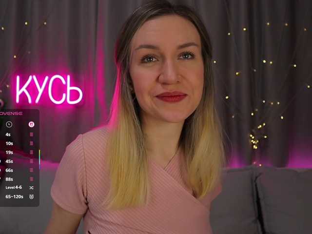 1-x's BongaCams show and profile