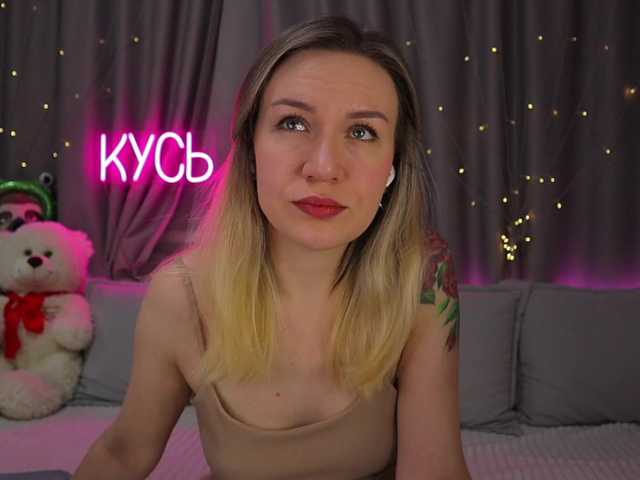 1-x's BongaCams show and profile