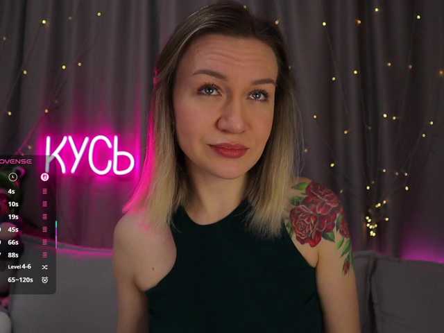 1-x's BongaCams show and profile