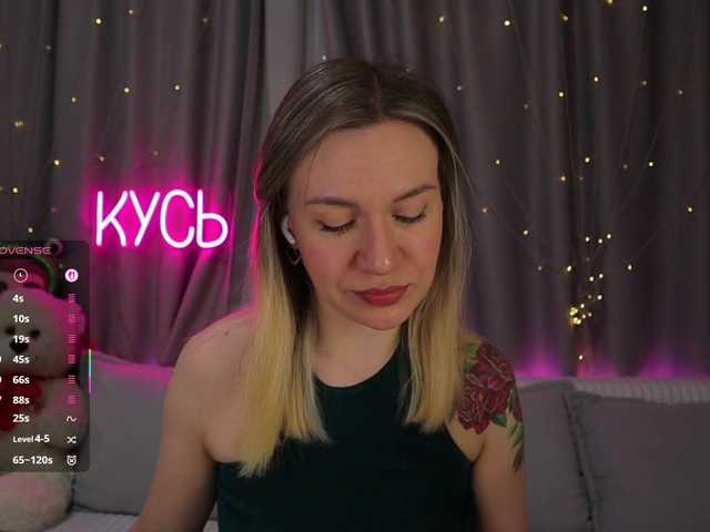 1-x's BongaCams show and profile