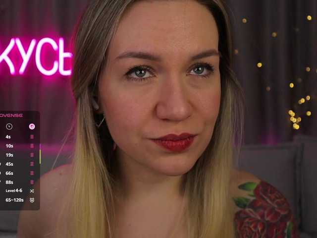 1-x's BongaCams show and profile
