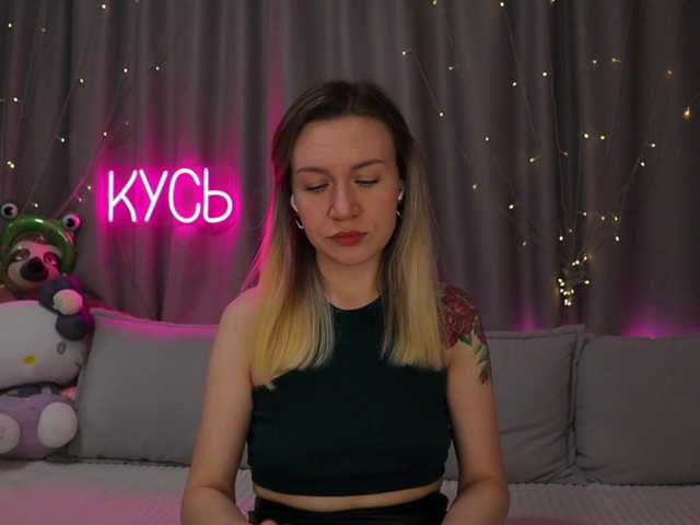 1-x's BongaCams show and profile