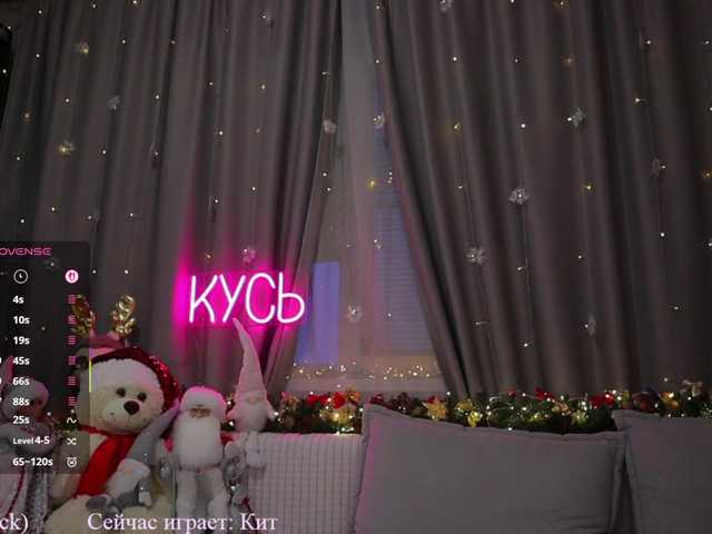 1-x's BongaCams show and profile