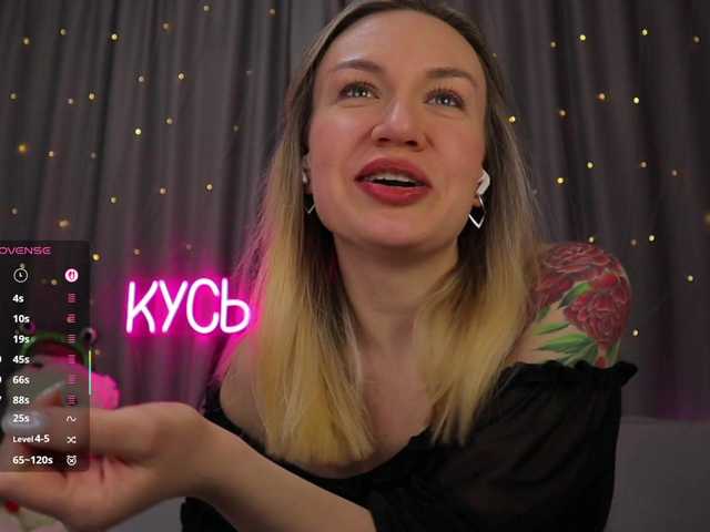 1-x's BongaCams show and profile