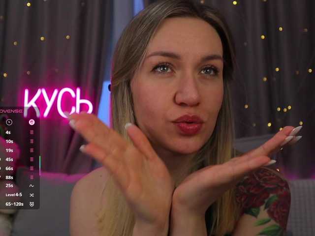 1-x's BongaCams show and profile