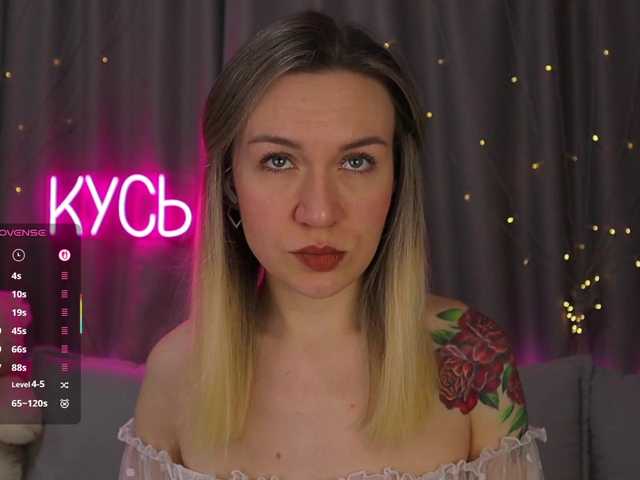 1-x's BongaCams show and profile