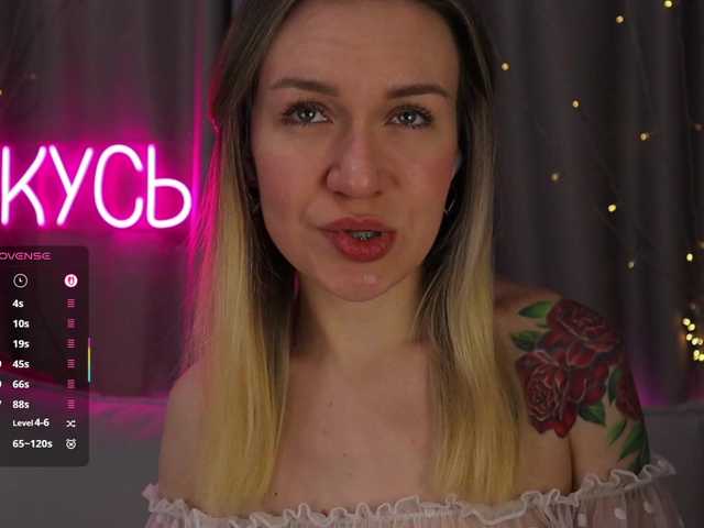 1-x's BongaCams show and profile