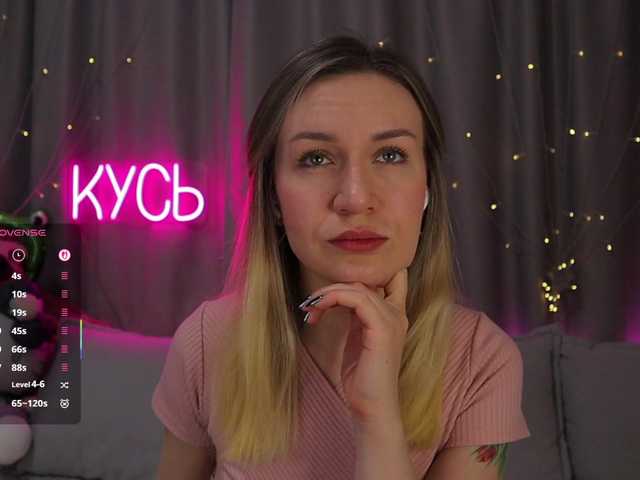 1-x's BongaCams show and profile