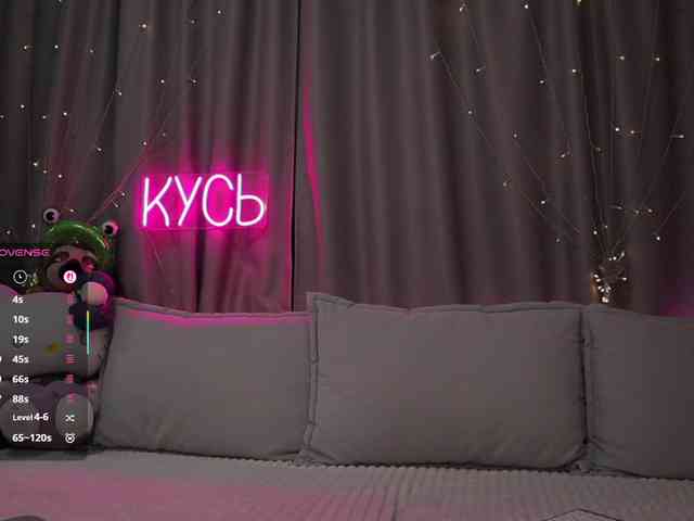 1-x Live Webcam on BongaCams