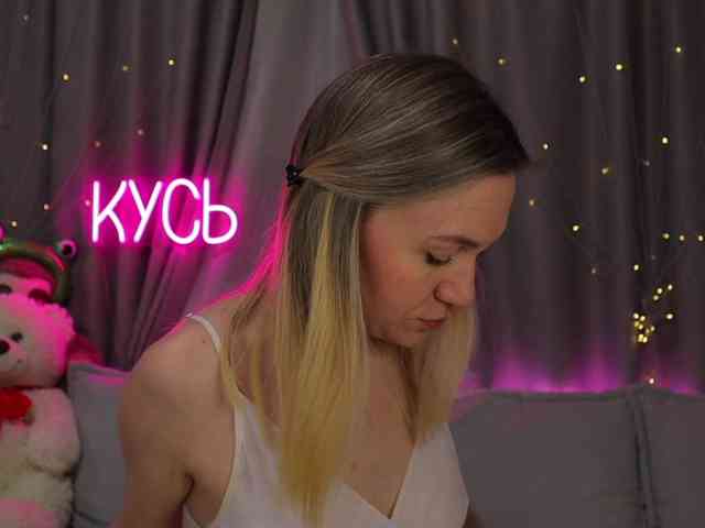 1-x Live Webcam on BongaCams