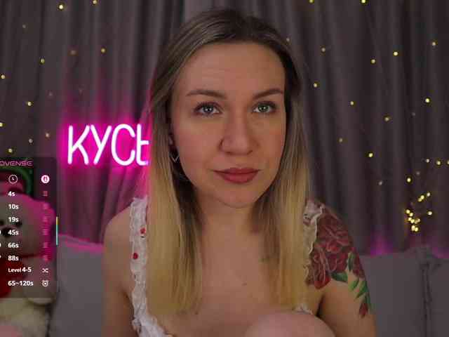 1-x Live Webcam on BongaCams