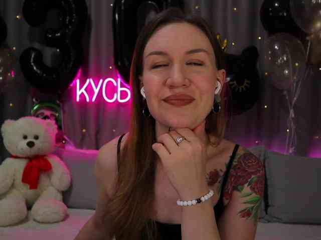 1-x Live Webcam on BongaCams