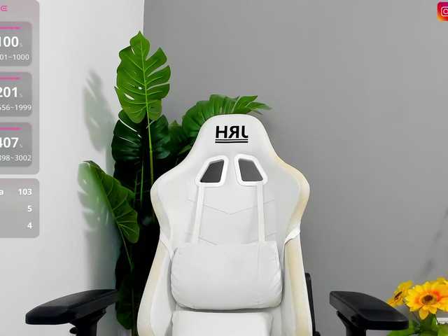 EveeEvian's BongaCams show and profile