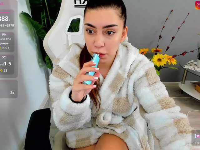 EveeEvian's BongaCams show and profile