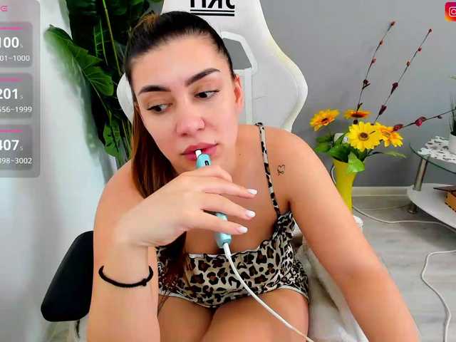 EveeEvian's BongaCams show and profile