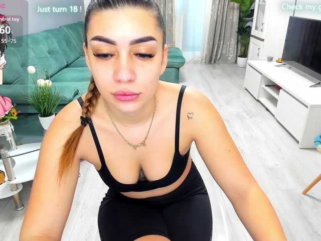 EveeEvian Live Cam and Statistics on UnifiedCams