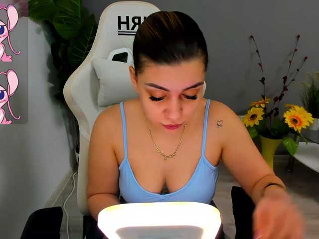 EveeEvian's BongaCams show and profile
