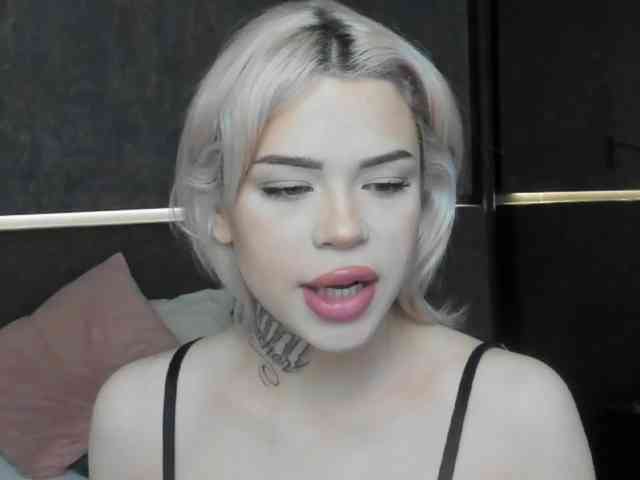 blondymee webcam