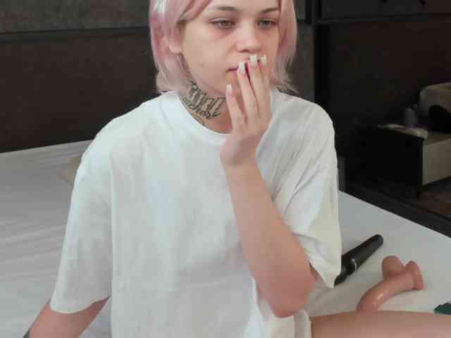 blondymee webcam