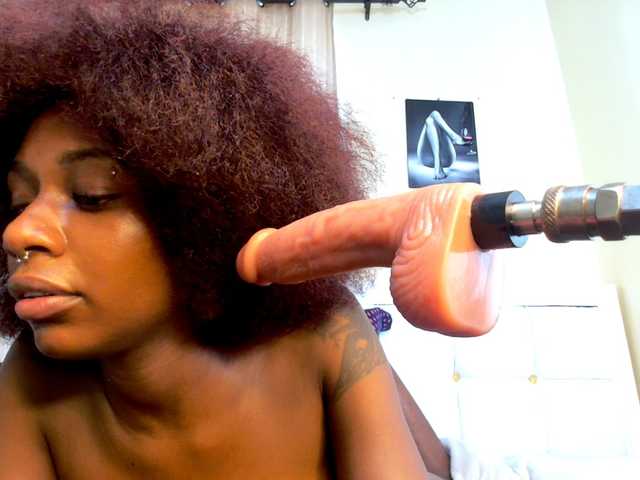 Candbody's BongaCams show and profile