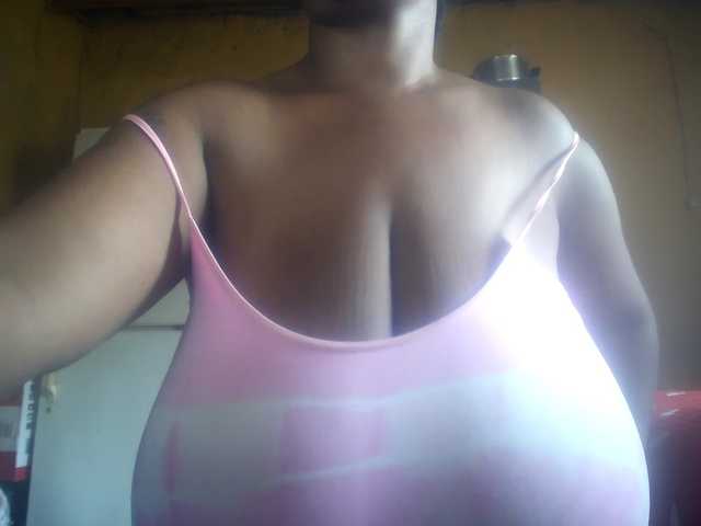 Melonboobs1's BongaCams show and profile