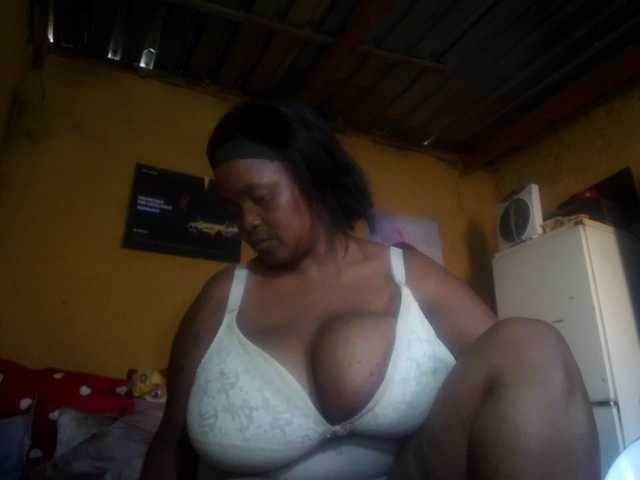 Melonboobs1's BongaCams show and profile