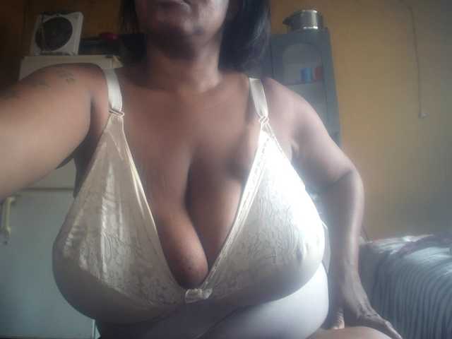 Melonboobs1's BongaCams show and profile