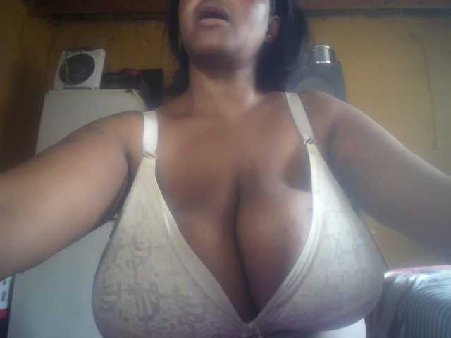 Melonboobs1's BongaCams show and profile