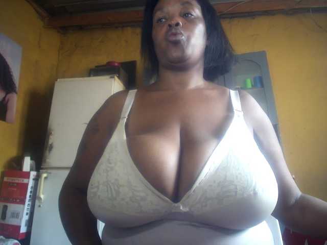 Melonboobs1's BongaCams show and profile