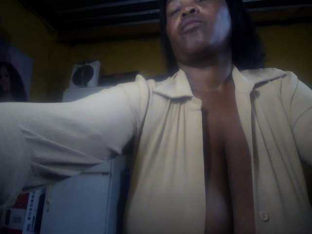 Melonboobs1's BongaCams show and profile