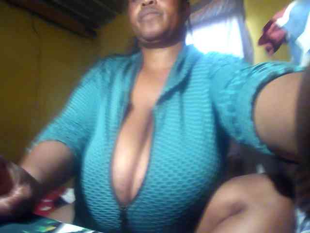 Melonboobs1