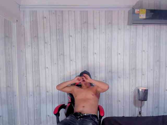 Jacros02 Live Webcam on BongaCams
