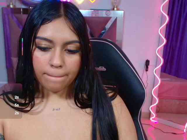 kendra-tay webcam