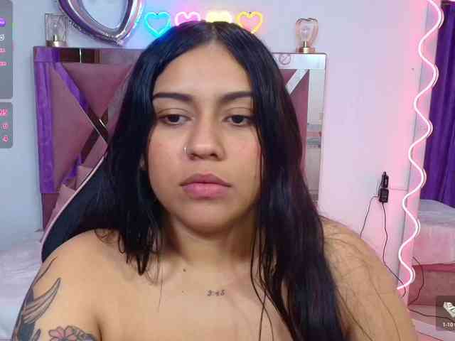 kendra-tay webcam
