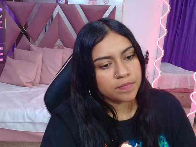 kendra-tay webcam