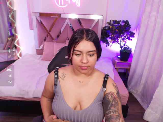 kendra-tay webcam