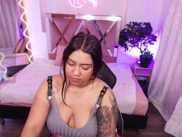 kendra-tay webcam