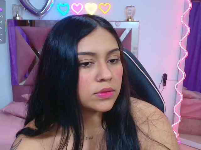 kendra-tay webcam