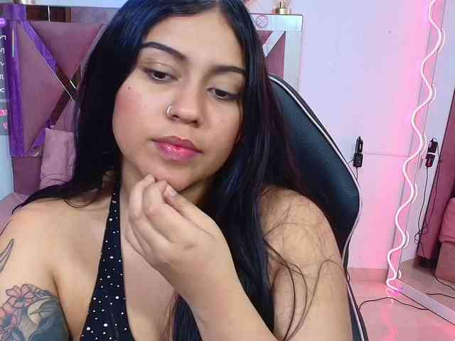 kendra-tay webcam