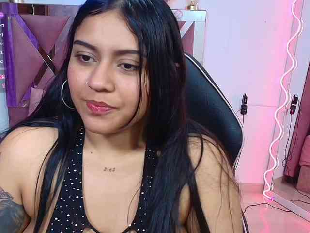 kendra-tay webcam