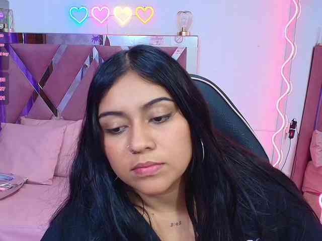 kendra-tay webcam