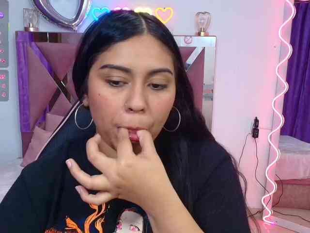 kendra-tay webcam