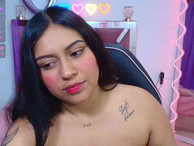 kendra-tay webcam