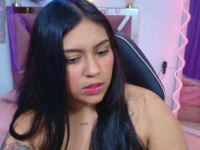 kendra-tay webcam