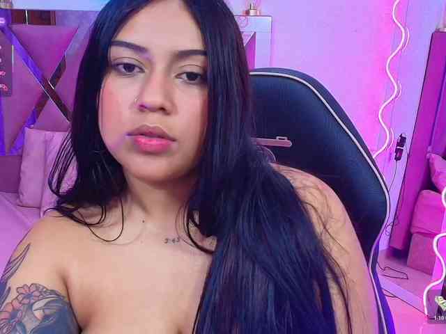 kendra-tay webcam