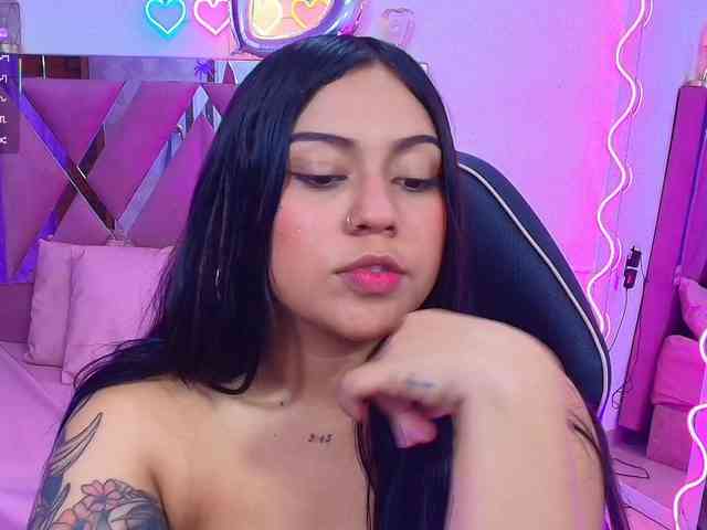 kendra-tay webcam