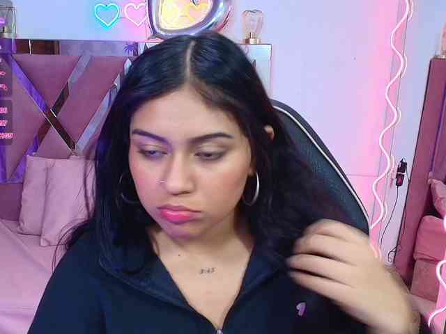 kendra-tay webcam