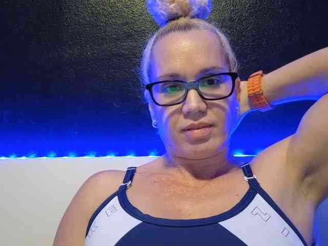 Latinasexy4 webcam