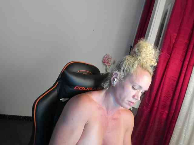 Latinasexy4 webcam