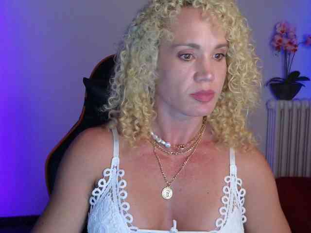 Latinasexy4 webcam